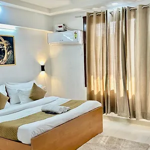 Aura Luxury I Couple Friendly I Near Golf Course Road, Sector 57, Gurgaon